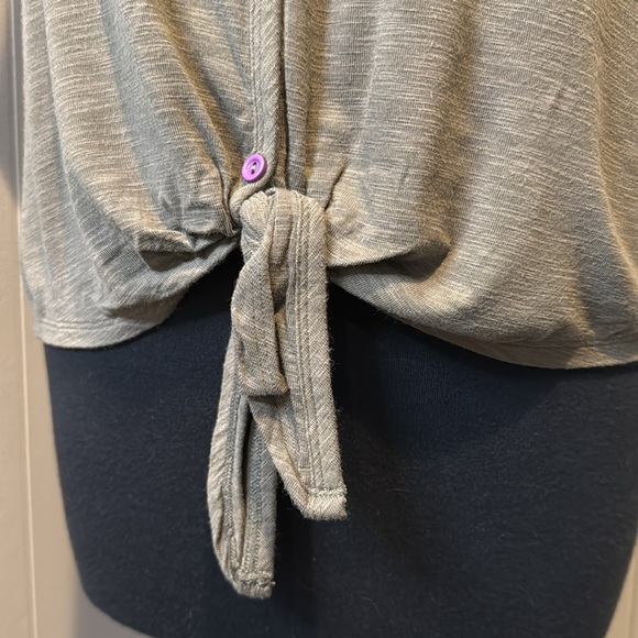 E Matty M Women's Small Tie Front Button Down Shirt Front Pocket Blouse V Neck - Picture 3 of 6